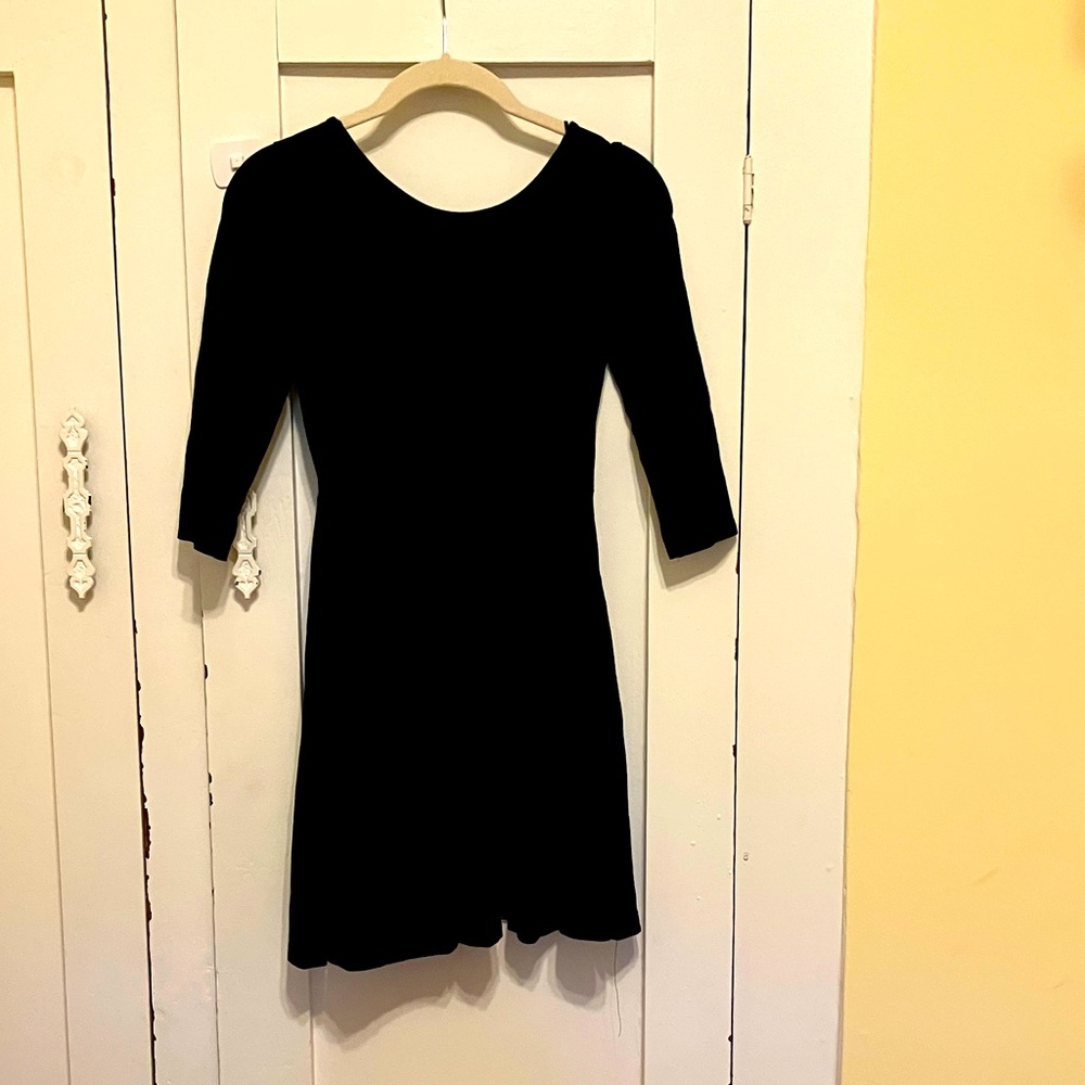 🌺 4 for $20.00 Black skater dress xs